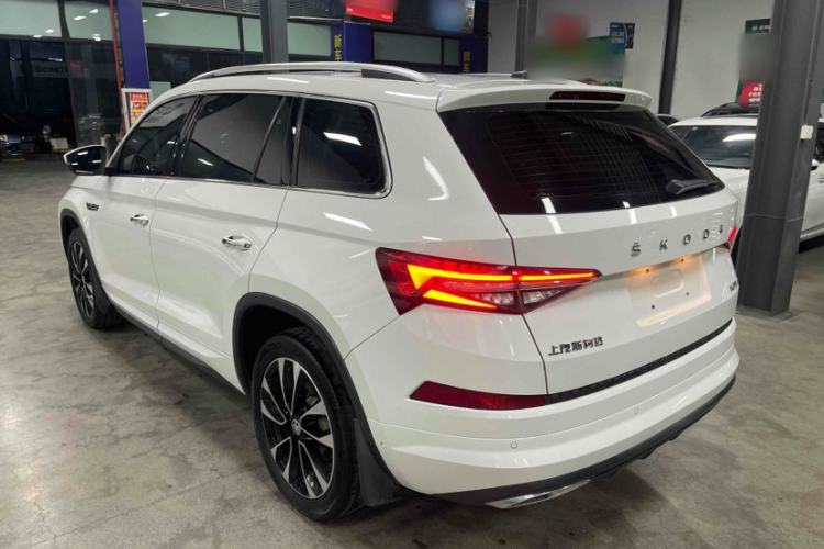 Used Skoda Kodiaq 2022 TSI330 5-Seater Two-Wheel-Drive Luxury Edition Exterior 3