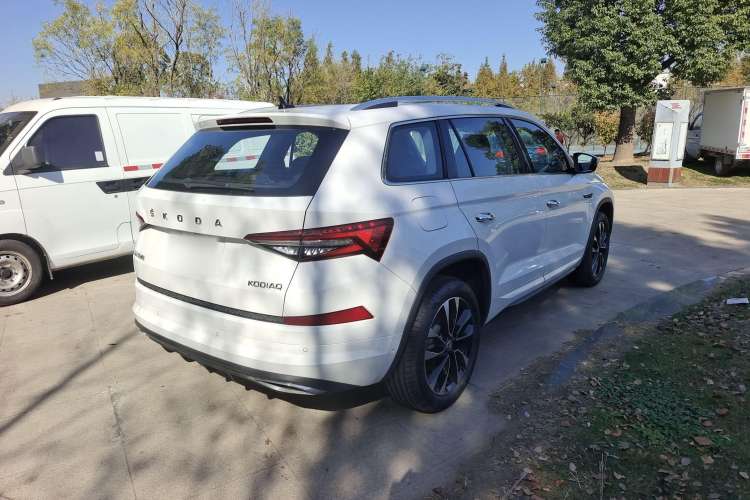 Used Skoda Kodiaq 2022 TSI330 7-Seater Two-Wheel-Drive Luxury Edition Exterior 3