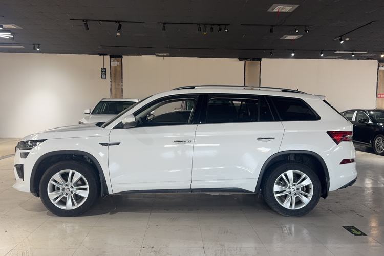 Used Skoda Kodiaq 2022 Facelifted TSI330 5-Seater Two-Wheel-Drive Luxury Edition Exterior 3