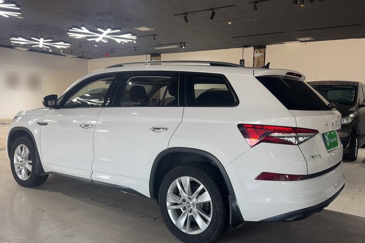 Used Skoda Kodiaq 2022 Facelifted TSI330 5-Seater Two-Wheel-Drive Luxury Edition Exterior 4