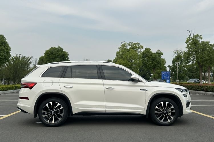 Used Skoda Kodiaq 2022 TSI330 7-Seater Two-Wheel-Drive Luxury Edition Exterior 5