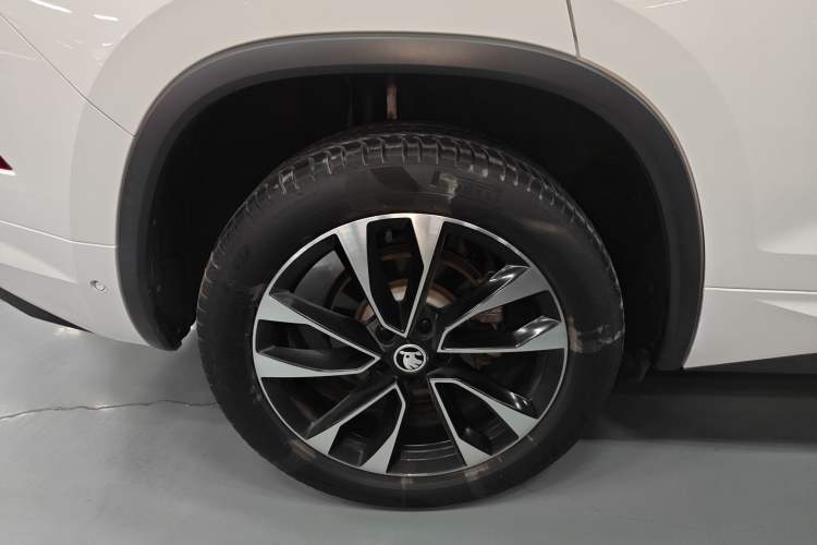 Used Skoda Kodiaq 2022 TSI330 5-Seater Two-Wheel-Drive Luxury Edition Exterior 8