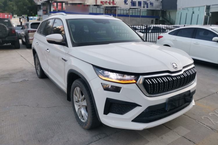 Used Skoda Kodiaq 2022 Facelifted TSI330 5-Seater Two-Wheel-Drive Luxury Edition Front Right 45 Deg