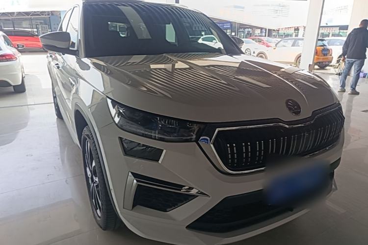 Used Skoda Kodiaq 2022 Restyled TSI330 7-Seater Two-Wheel-Drive Luxury Edition Front Right 45 Deg
