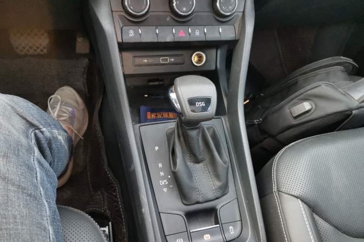 Used Skoda Kodiaq 2022 Facelifted TSI330 5-Seater Two-Wheel-Drive Luxury Edition Gear Lever
