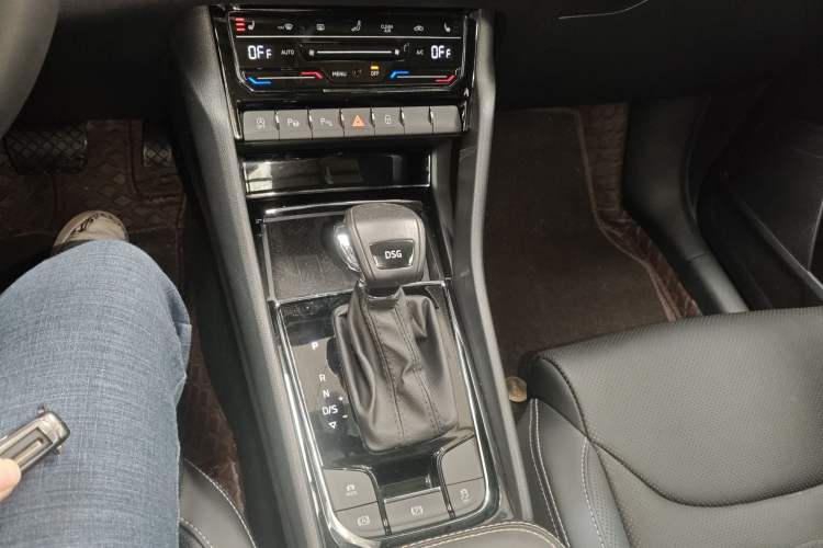 Used Skoda Kodiaq 2022 TSI330 7-Seater Two-Wheel-Drive Luxury Edition Gear Lever