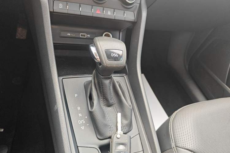 Used Skoda Kodiaq 2022 Facelifted TSI330 5-Seater Two-Wheel-Drive Luxury Edition Gear Lever