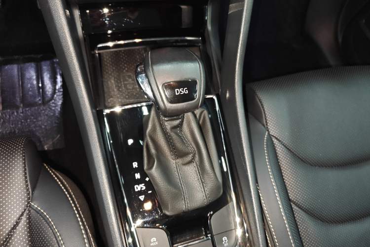 Used Skoda Kodiaq 2022 TSI330 5-Seater Two-Wheel-Drive Luxury Edition Gear Lever