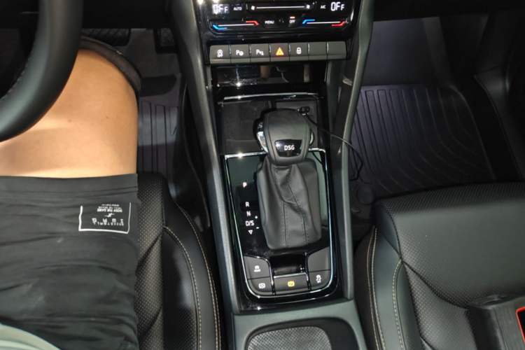 Used Skoda Kodiaq 2022 TSI330 5-Seater Two-Wheel-Drive Luxury Edition Gear Lever