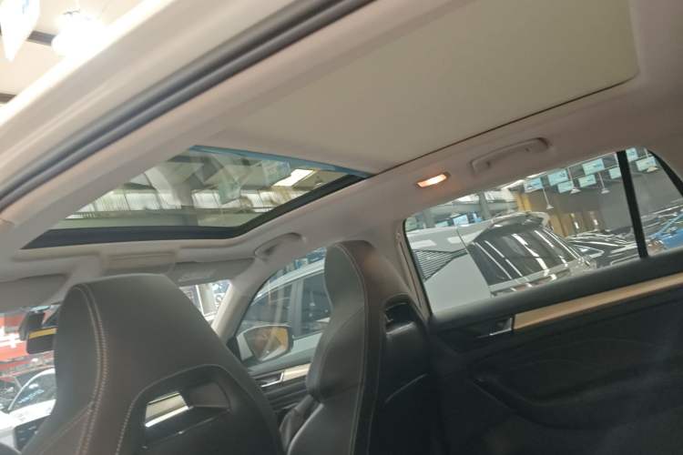 Used Skoda Kodiaq 2022 TSI330 7-Seater Two-Wheel-Drive Luxury Edition Headliner