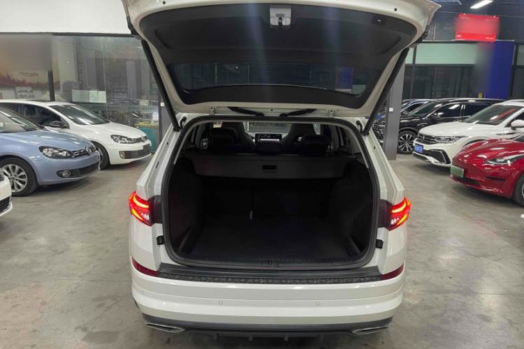 Used Skoda Kodiaq 2022 TSI330 5-Seater Two-Wheel-Drive Luxury Edition Interior 10