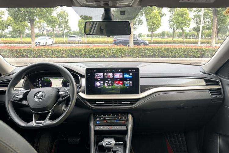 Used Skoda Kodiaq 2022 TSI330 7-Seater Two-Wheel-Drive Luxury Edition Interior 2