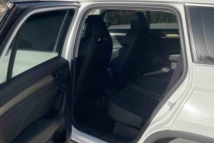 Used Skoda Kodiaq 2022 TSI330 7-Seater Two-Wheel-Drive Luxury Edition Interior 2