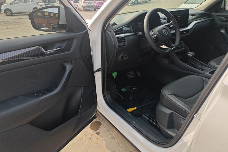 Used Skoda Kodiaq 2022 Facelifted TSI330 5-Seater Two-Wheel-Drive Luxury Edition Interior 3