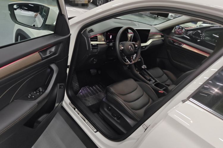 Used Skoda Kodiaq 2022 TSI330 5-Seater Two-Wheel-Drive Luxury Edition Interior 3