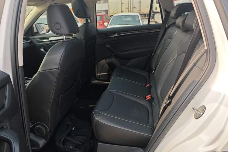 Used Skoda Kodiaq 2022 Facelifted TSI330 5-Seater Two-Wheel-Drive Luxury Edition Interior 4