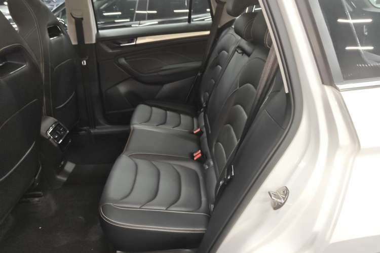 Used Skoda Kodiaq 2022 TSI330 5-Seater Two-Wheel-Drive Luxury Edition Interior 4