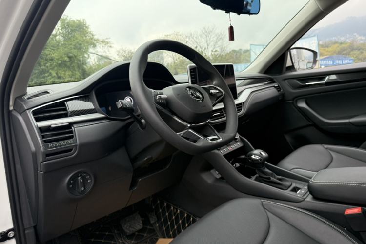 Used Skoda Kodiaq 2022 TSI330 5-Seater Two-Wheel-Drive Luxury Edition Interior 7
