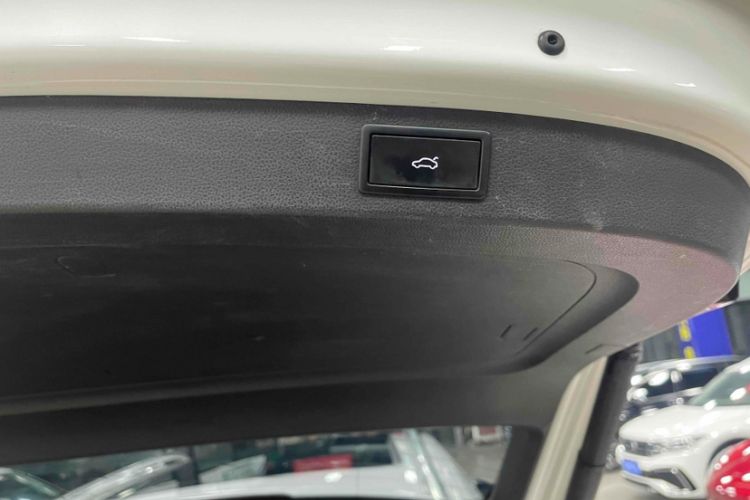 Used Skoda Kodiaq 2022 TSI330 5-Seater Two-Wheel-Drive Luxury Edition Interior 9