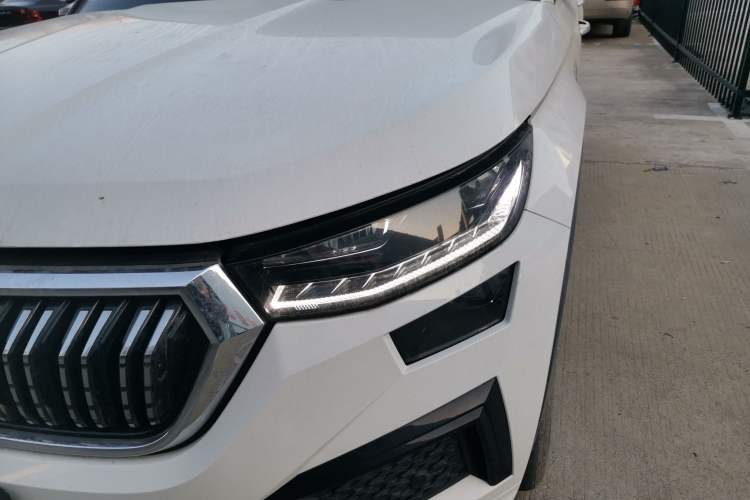 Used Skoda Kodiaq 2022 Facelifted TSI330 5-Seater Two-Wheel-Drive Luxury Edition Left Front Headlight