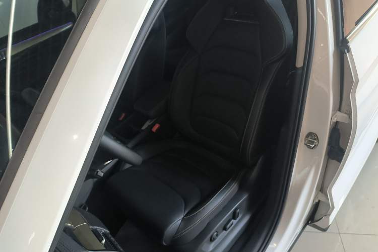 Used Skoda Kodiaq 2022 TSI330 7-Seater Two-Wheel-Drive Luxury Edition Left Front Seat