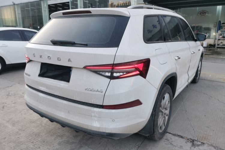 Used Skoda Kodiaq 2022 Facelifted TSI330 5-Seater Two-Wheel-Drive Luxury Edition Rear Right 45 Deg