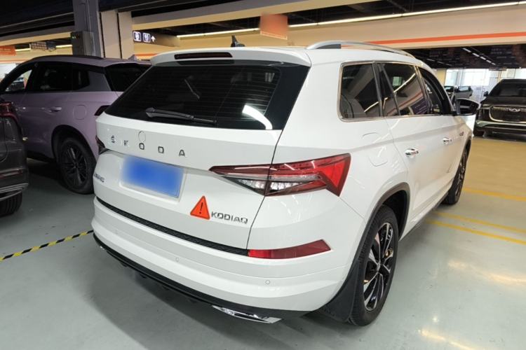 Used Skoda Kodiaq 2022 TSI330 7-Seater Two-Wheel-Drive Luxury Edition Rear Right 45 Deg