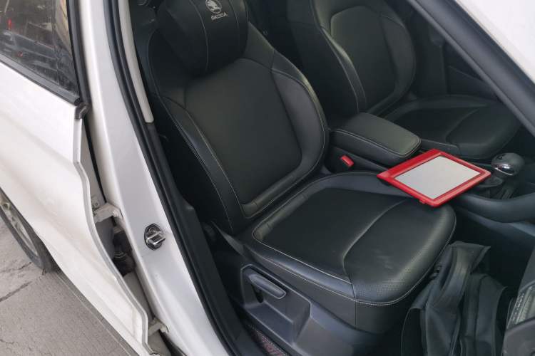 Used Skoda Kodiaq 2022 Facelifted TSI330 5-Seater Two-Wheel-Drive Luxury Edition Right Front Seat