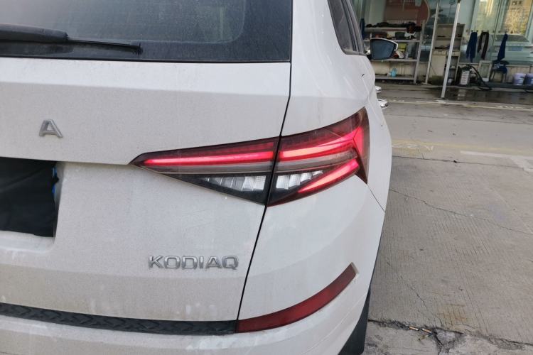 Used Skoda Kodiaq 2022 Facelifted TSI330 5-Seater Two-Wheel-Drive Luxury Edition Right Rear Taillight