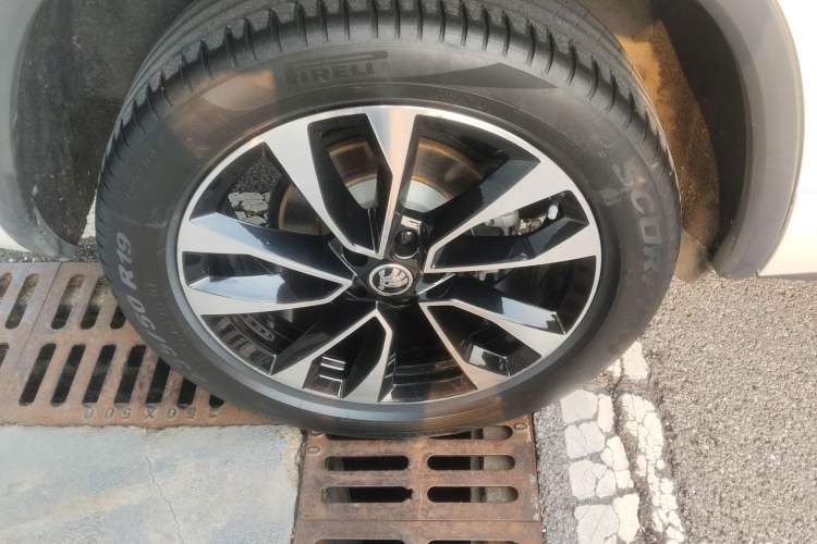 Used Skoda Kodiaq 2022 TSI330 5-Seater Two-Wheel-Drive Luxury Edition Right Rear Wheel Hub