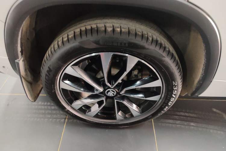 Used Skoda Kodiaq 2022 TSI330 7-Seater Two-Wheel-Drive Luxury Edition Right Rear Wheel Hub