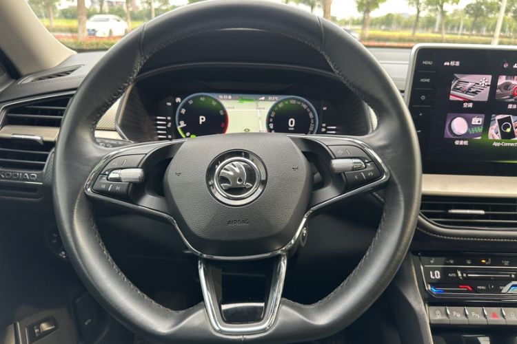 Used Skoda Kodiaq 2022 TSI330 7-Seater Two-Wheel-Drive Luxury Edition Steering Wheel