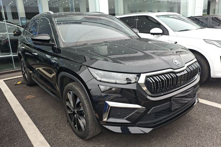 Used Skoda Kodiaq 2023 TSI330 5-Seater Two-Wheel-Drive Luxury Edition Front Right 45 Deg