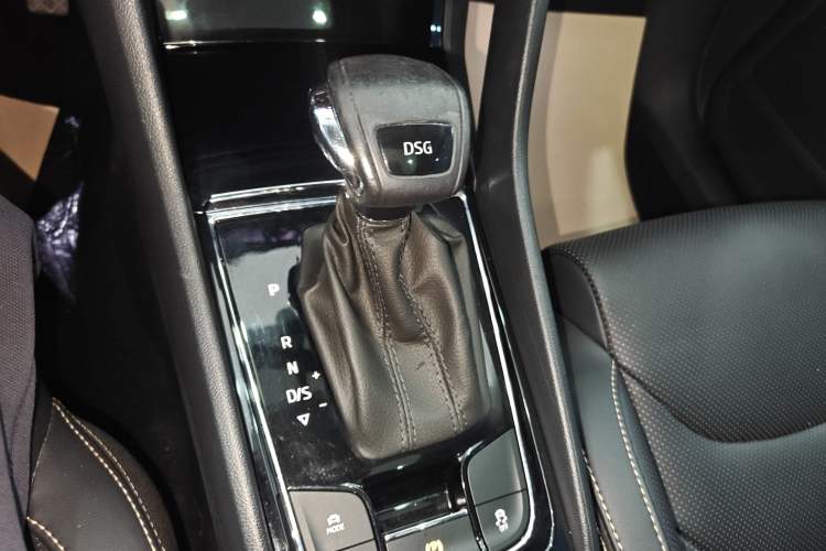 Used Skoda Kodiaq 2023 TSI330 7-Seater Two-Wheel-Drive Luxury Edition Gear Lever