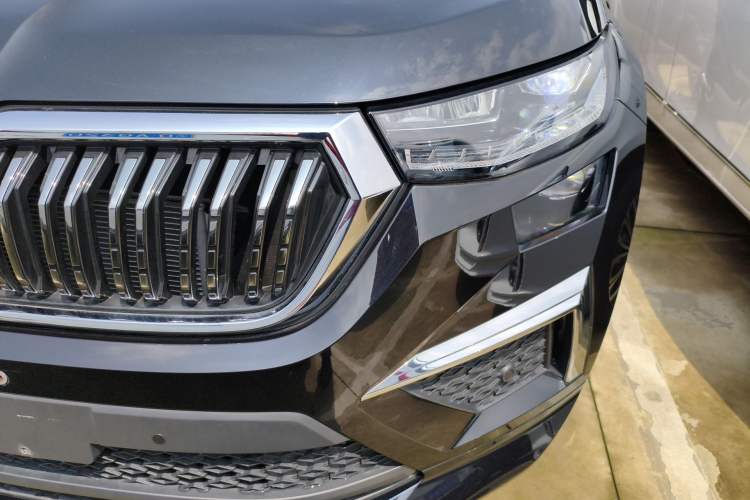 Used Skoda Kodiaq 2023 TSI330 5-Seater Two-Wheel-Drive Luxury Edition Left Front Headlight