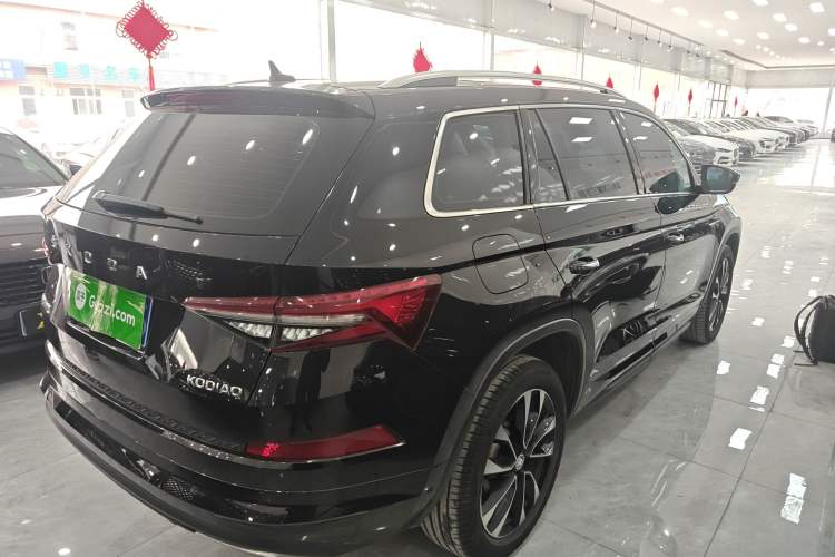 Used Skoda Kodiaq 2023 TSI330 7-Seater Two-Wheel-Drive Luxury Edition Rear Right 45 Deg