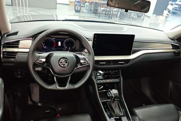 Used Skoda Kodiaq 2023 TSI330 7-Seater Two-Wheel-Drive Luxury Edition Center Console