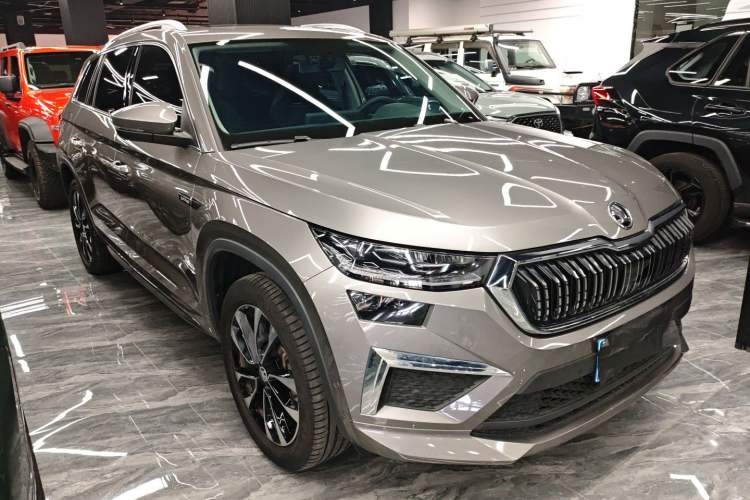 Used Skoda Kodiaq 2023 TSI330 7-Seater Two-Wheel-Drive Luxury Edition Front Right 45 Deg