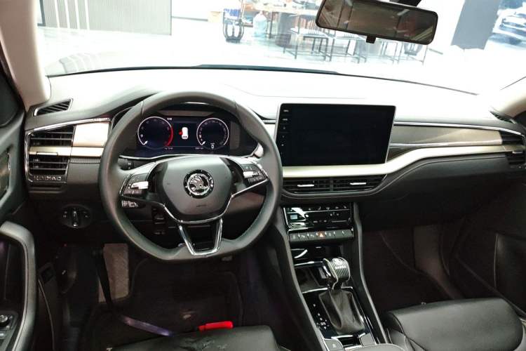 Used Skoda Kodiaq 2023 TSI330 7-Seater Two-Wheel-Drive Luxury Edition Interior 2