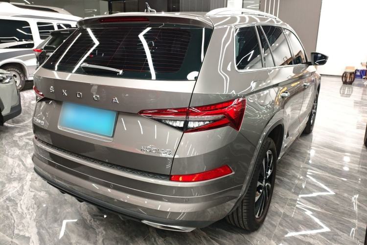 Used Skoda Kodiaq 2023 TSI330 7-Seater Two-Wheel-Drive Luxury Edition Rear Right 45 Deg