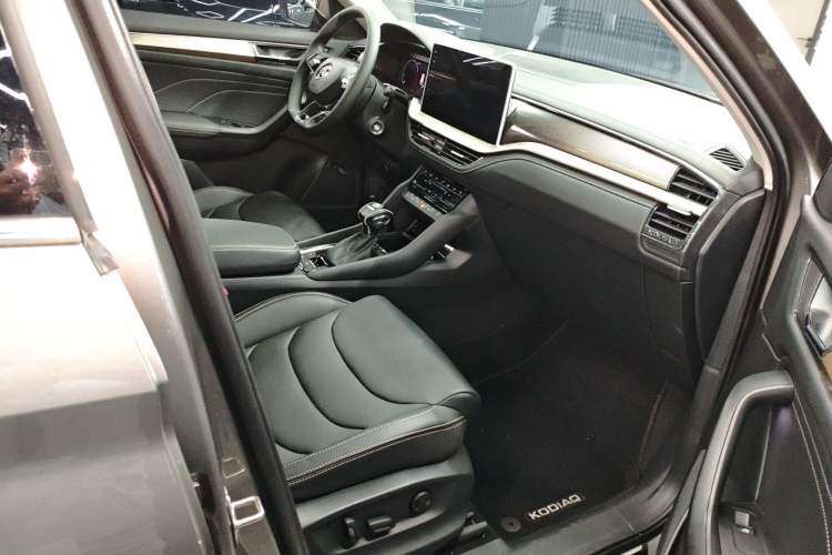 Used Skoda Kodiaq 2023 TSI330 7-Seater Two-Wheel-Drive Luxury Edition Right Front Seat