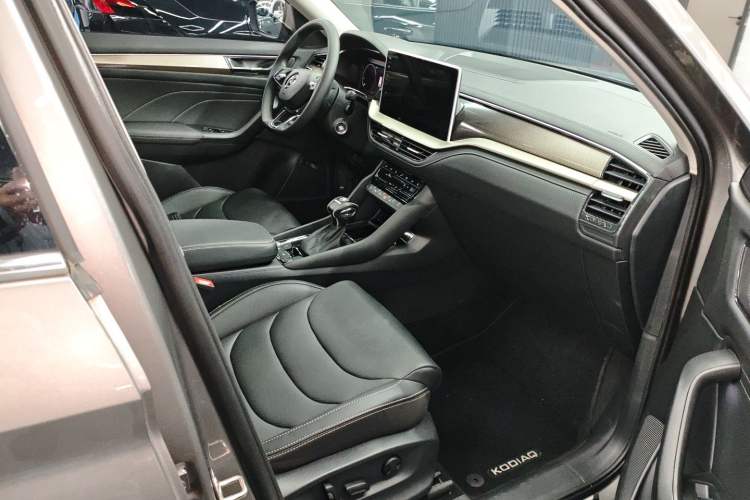 Used Skoda Kodiaq 2023 TSI330 7-Seater Two-Wheel-Drive Luxury Edition Right Front Seat