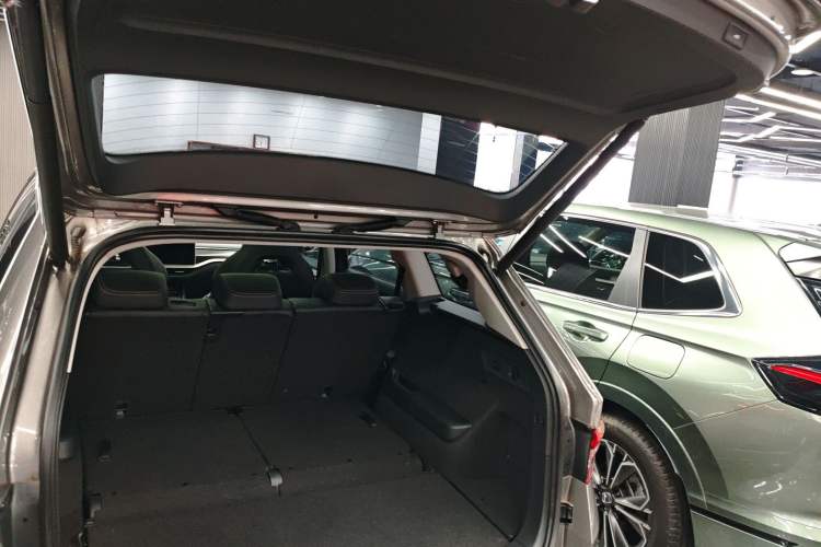 Used Skoda Kodiaq 2023 TSI330 7-Seater Two-Wheel-Drive Luxury Edition Trunk