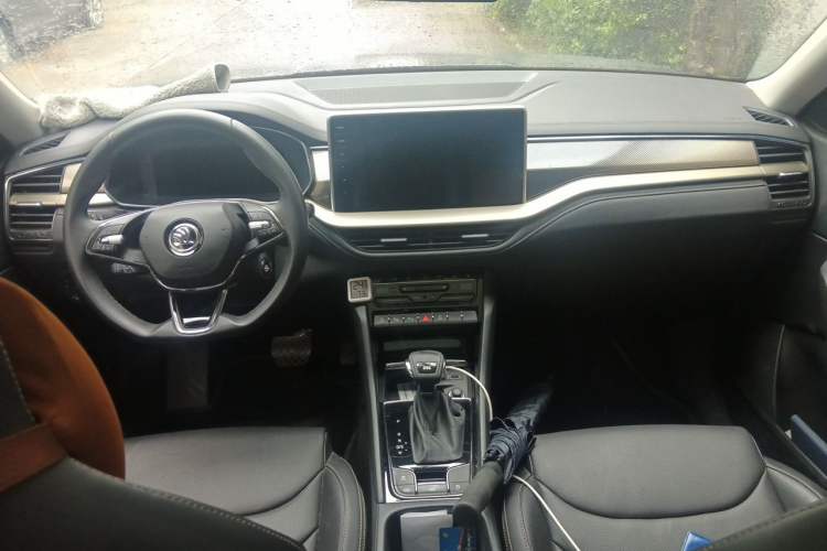 Used Skoda Kodiaq 2023 Facelifted TSI330 5-Seater Two-Wheel-Drive Luxury Edition Center Console