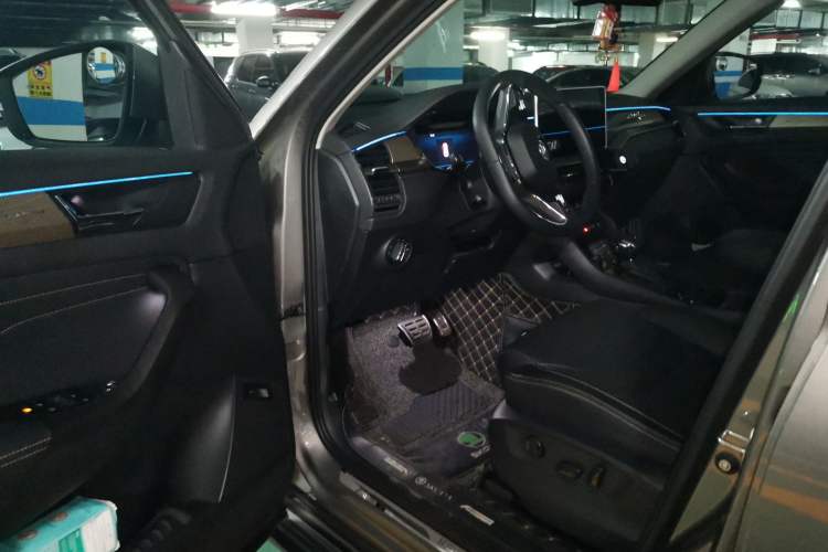 Used Skoda Kodiaq 2023 Facelifted TSI330 5-Seater Two-Wheel-Drive Luxury Edition Driver Seat