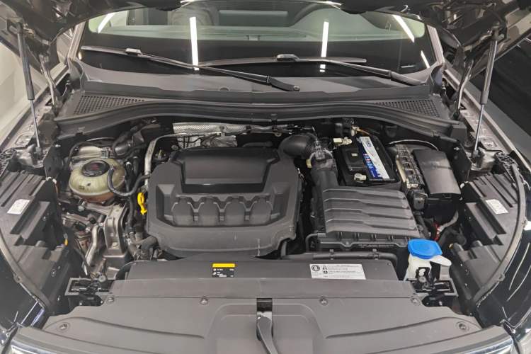 Used Skoda Kodiaq 2023 Facelifted TSI330 5-Seater Two-Wheel-Drive Luxury Edition Engine Bay