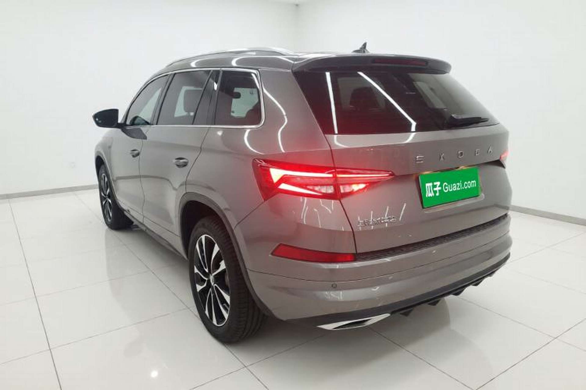 Used Skoda Kodiaq 2023 TSI330 7-Seater Two-Wheel-Drive Luxury Edition Exterior 2
