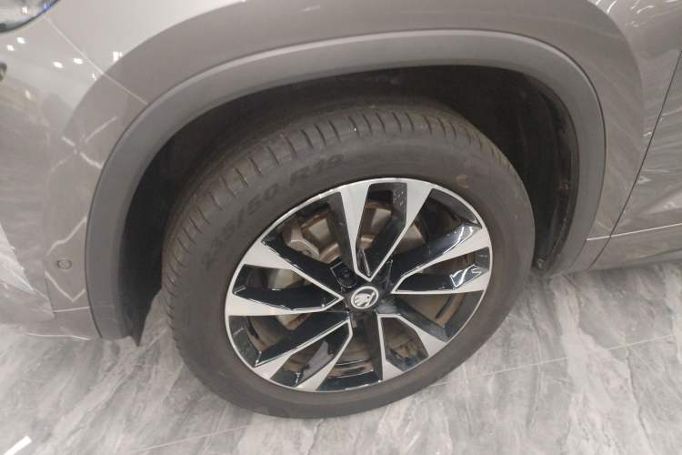 Used Skoda Kodiaq 2023 TSI330 7-Seater Two-Wheel-Drive Luxury Edition Exterior 4