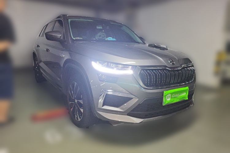 Used Skoda Kodiaq 2023 Facelifted TSI330 5-Seater Two-Wheel-Drive Luxury Edition Front Right 45 Deg