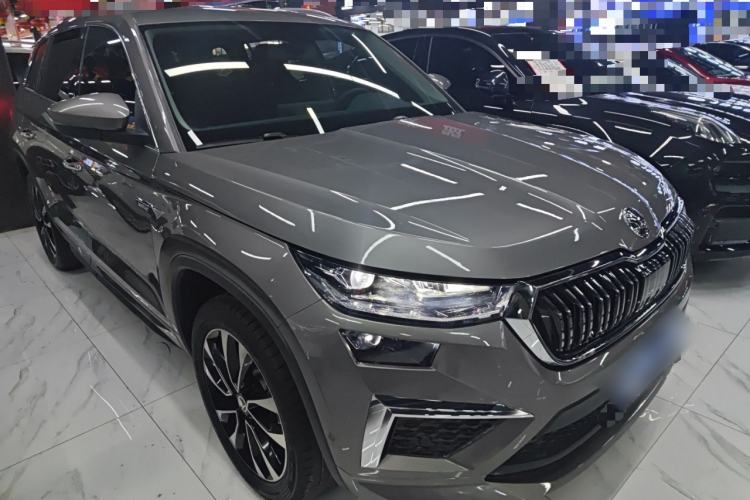 Used Skoda Kodiaq 2023 Facelifted TSI330 5-Seater Two-Wheel-Drive Luxury Edition Front Right 45 Deg